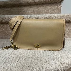Vintage coach pocket purse 9755 Putty made in USA pre 1994